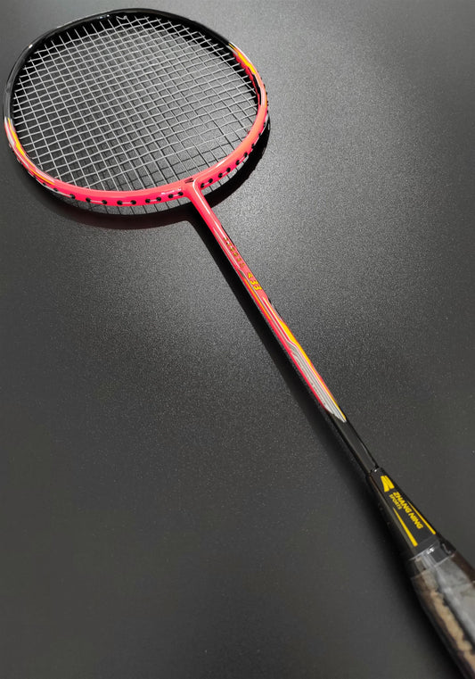 Li-Ning Badmintonschläger Z33 bespannt